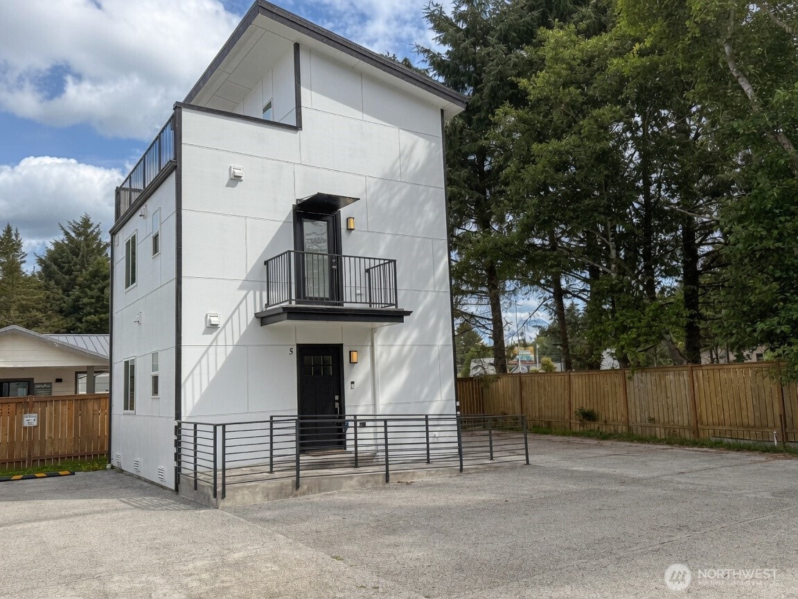 main property photo 0
