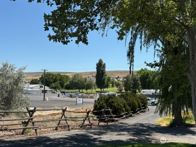 main property photo 28