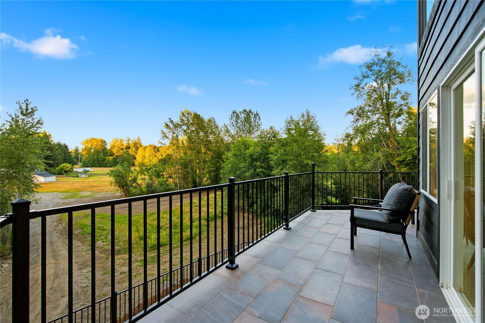 property viewer photo 16