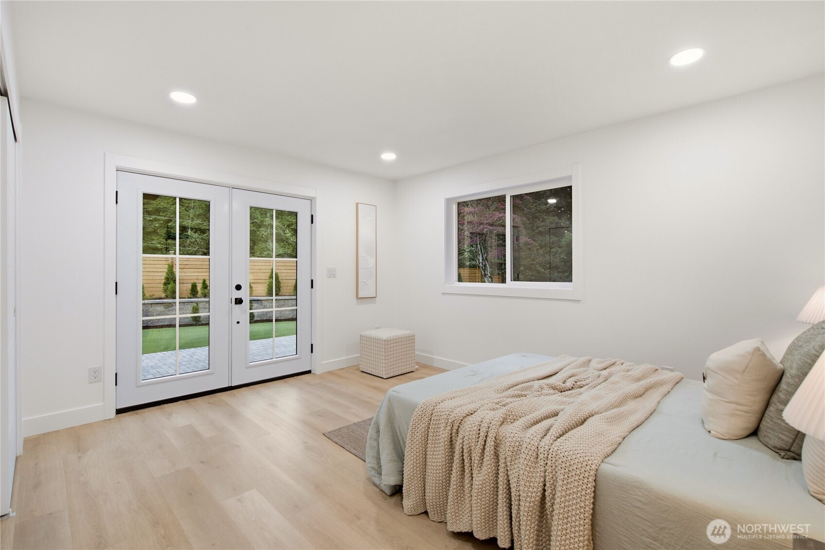 property viewer photo 18