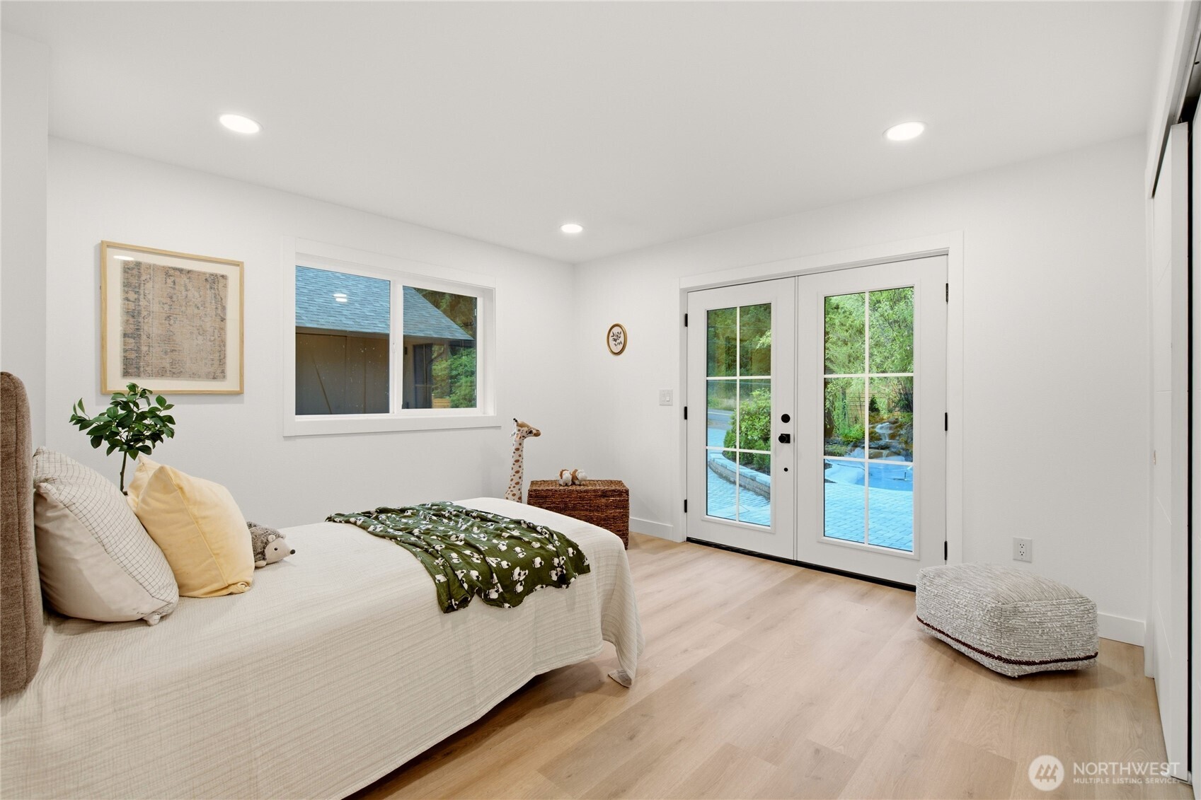 property viewer photo 19