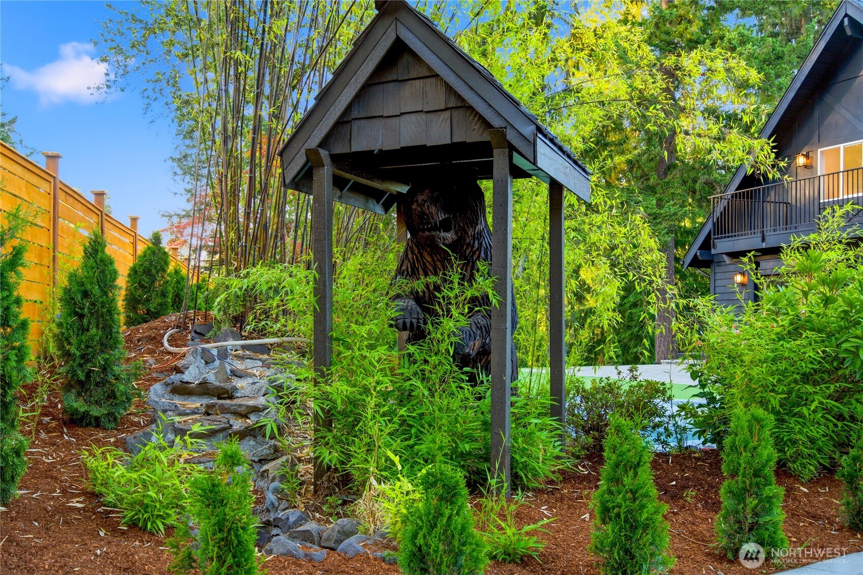 property viewer photo 36