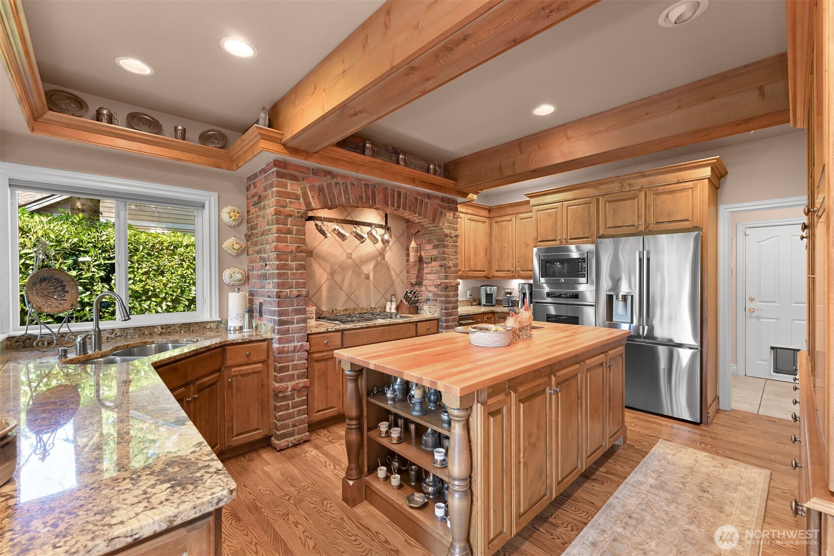 main property photo 10