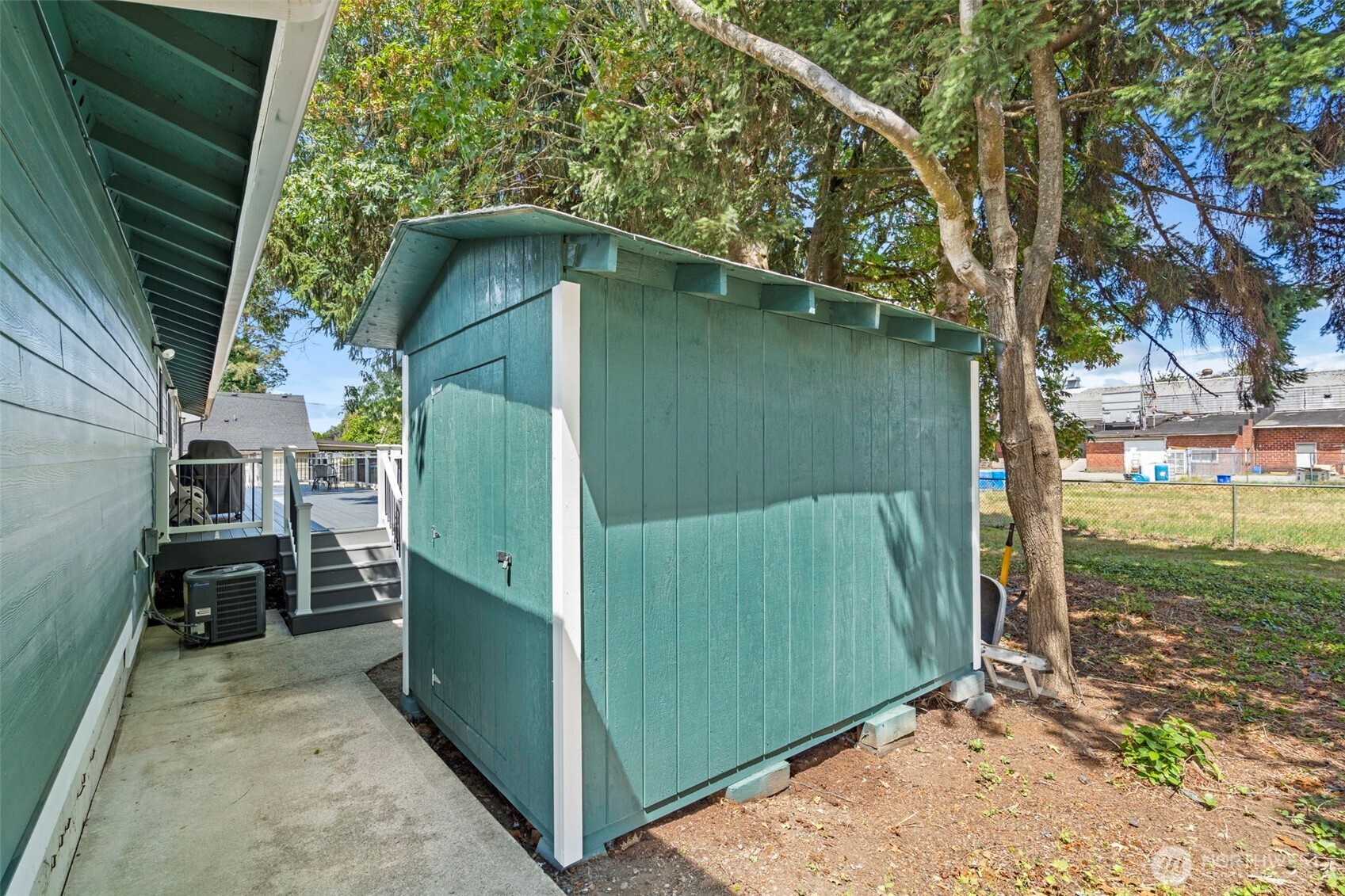 main property photo 30