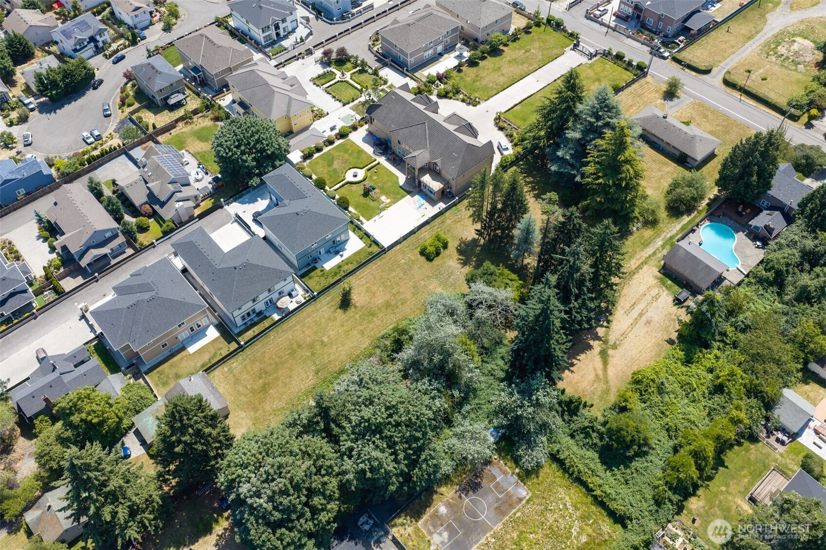 main property photo 19