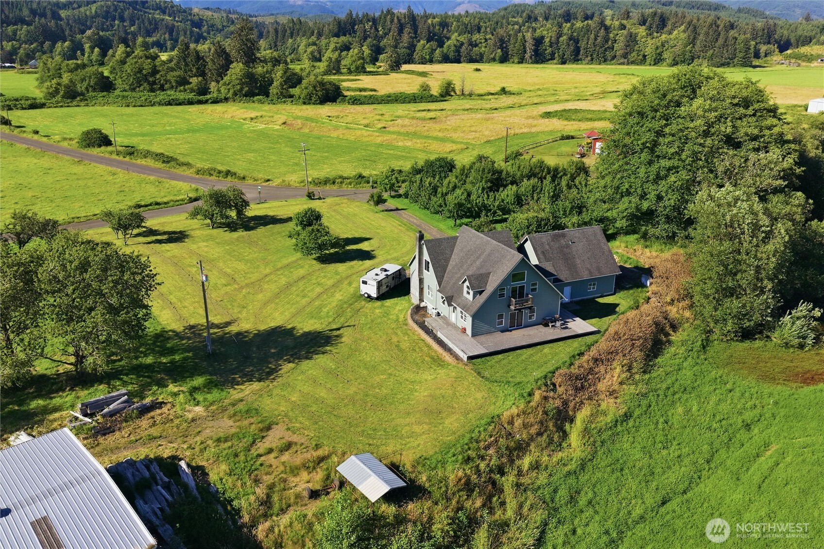 main property photo 32