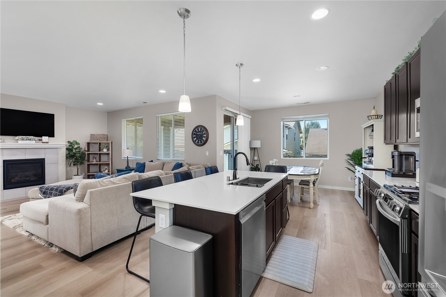 property viewer photo 3