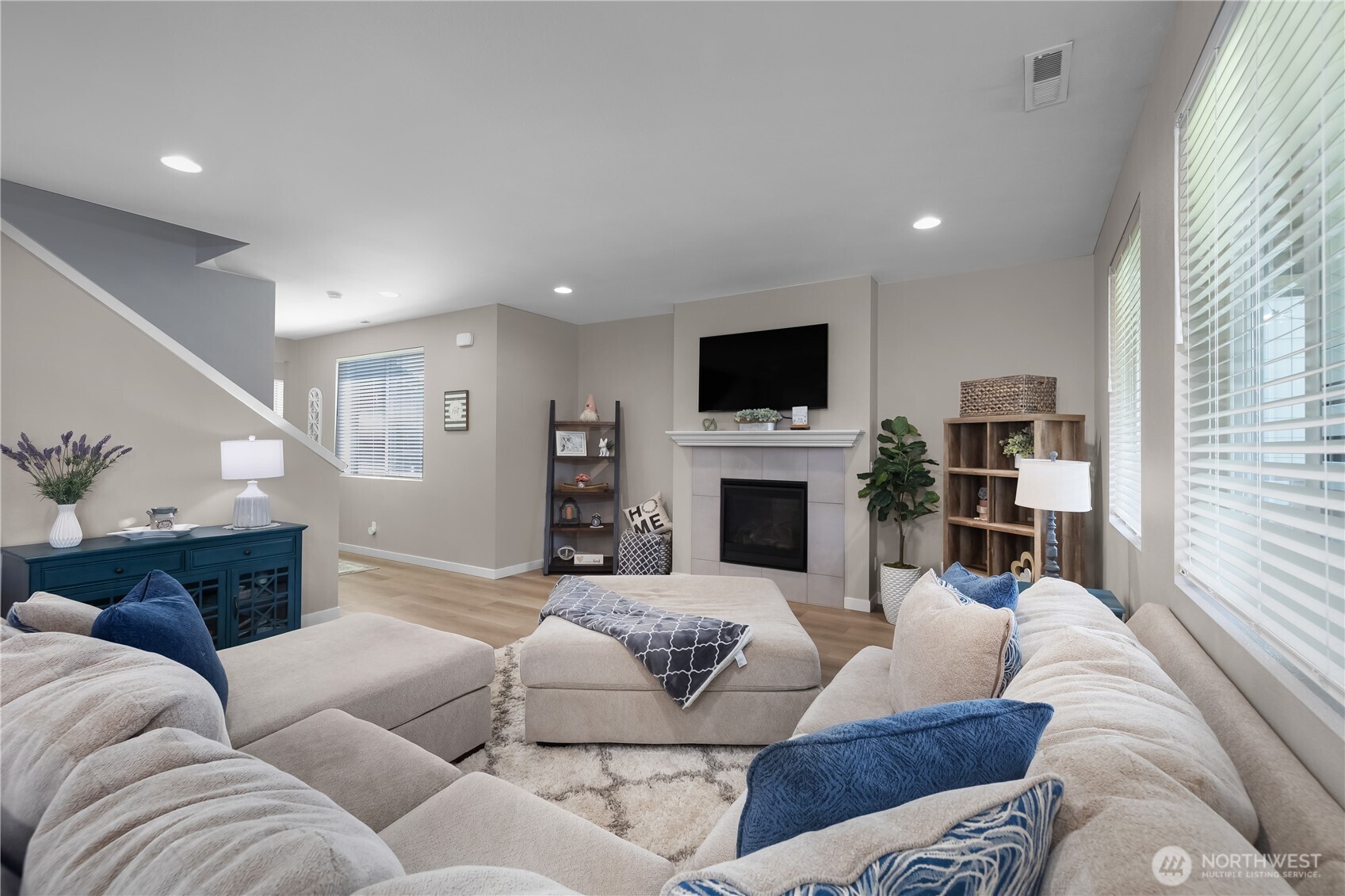 property viewer photo 4