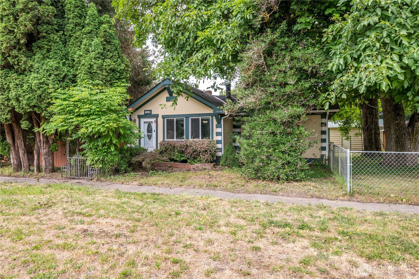 main property photo 5