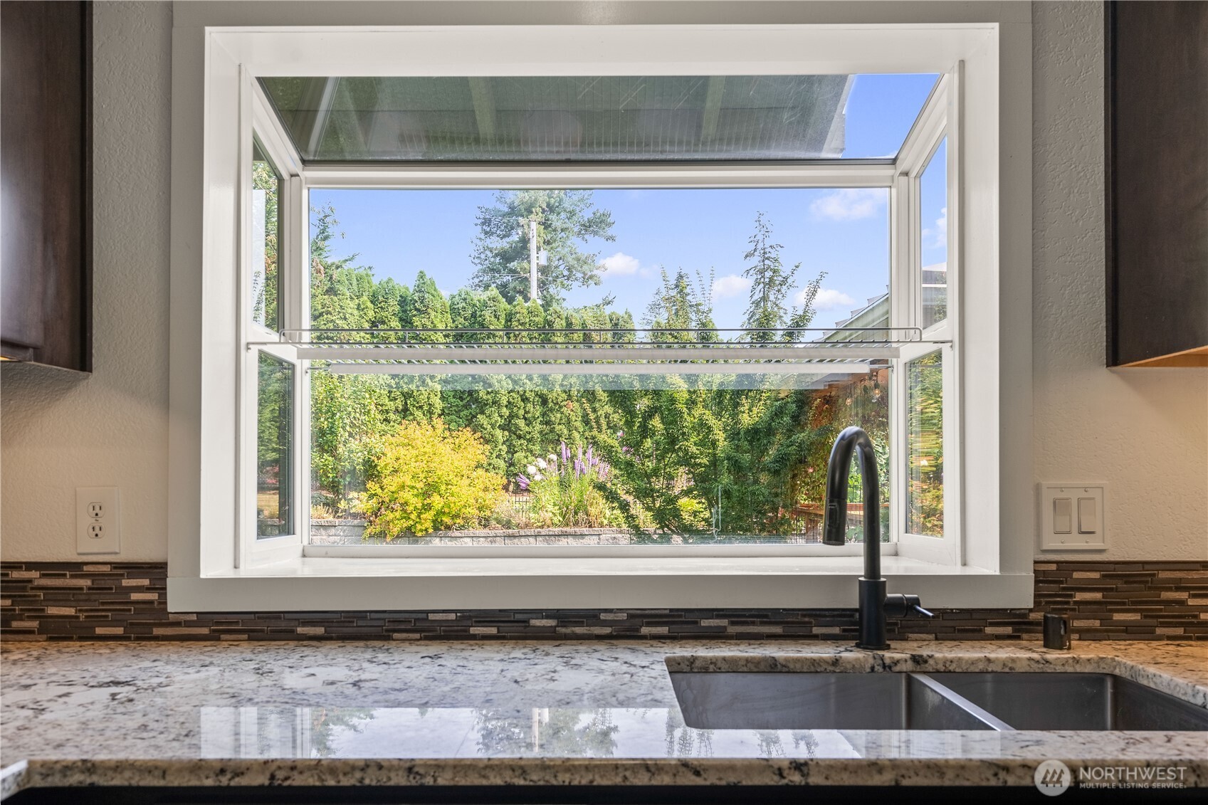 property viewer photo 12