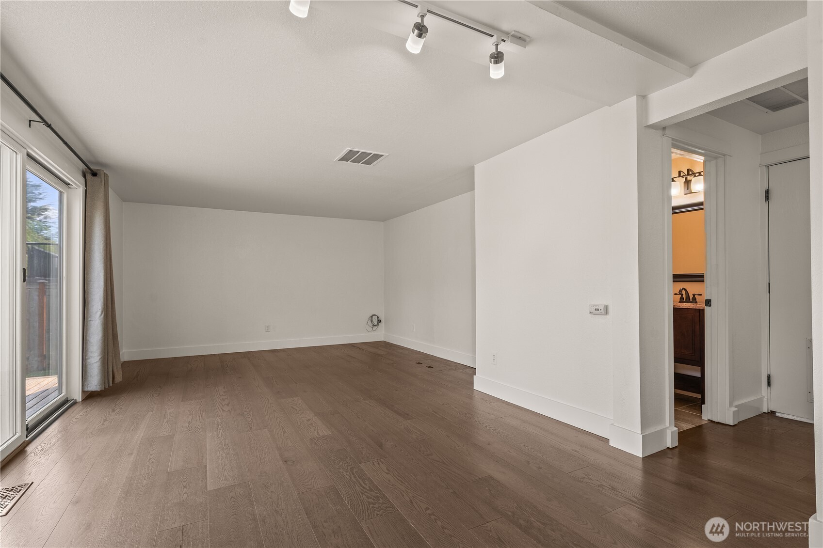 property viewer photo 14