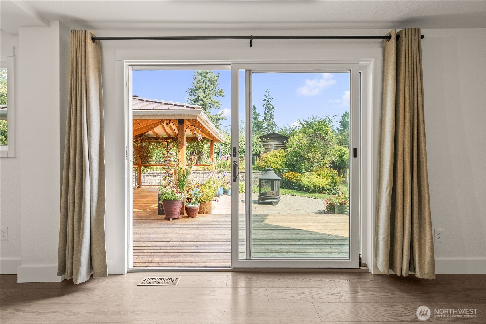 property viewer photo 16