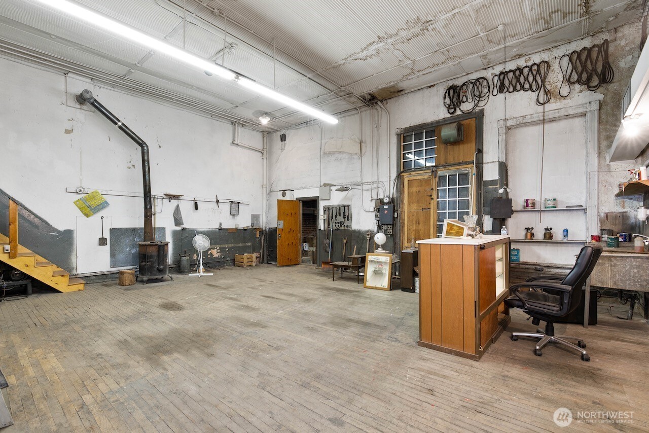 main property photo 14