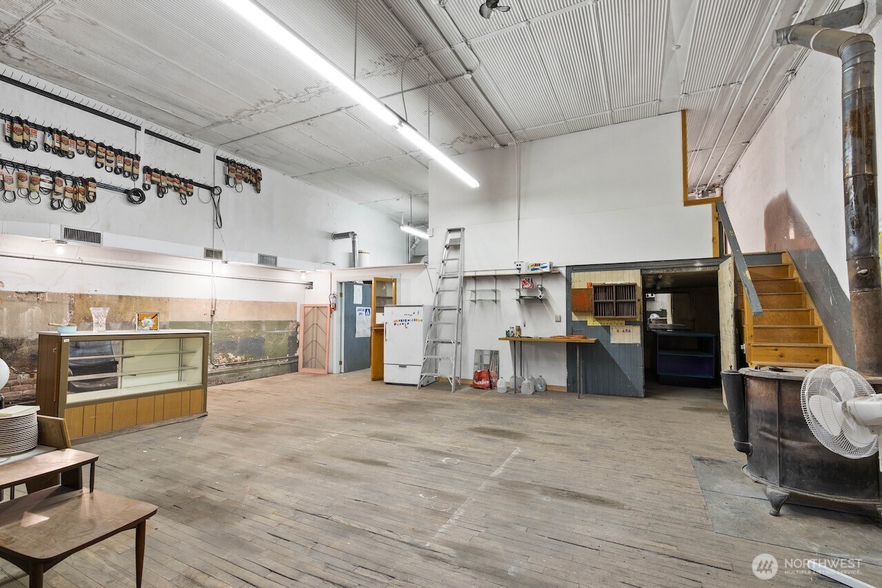 main property photo 16