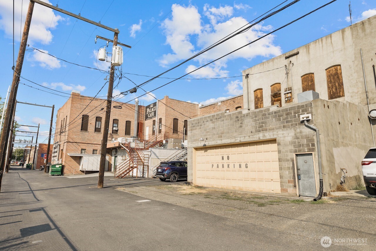 main property photo 32