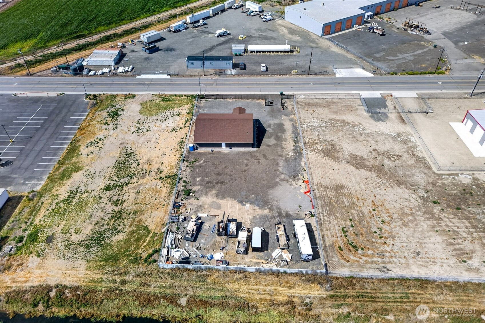 main property photo 22