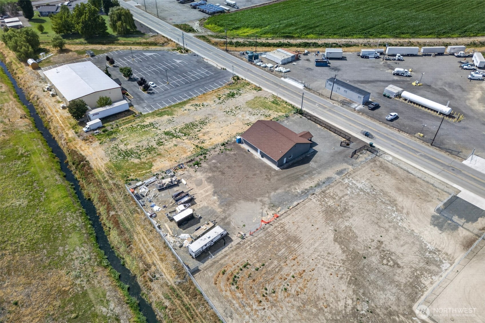 main property photo 23
