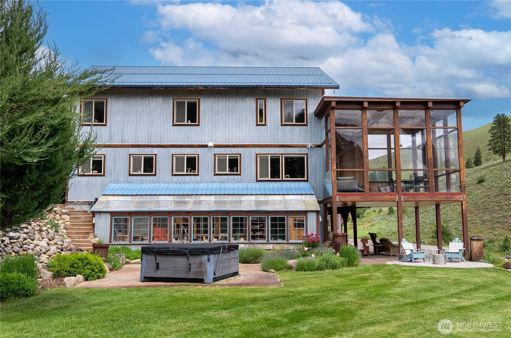 main property photo 4