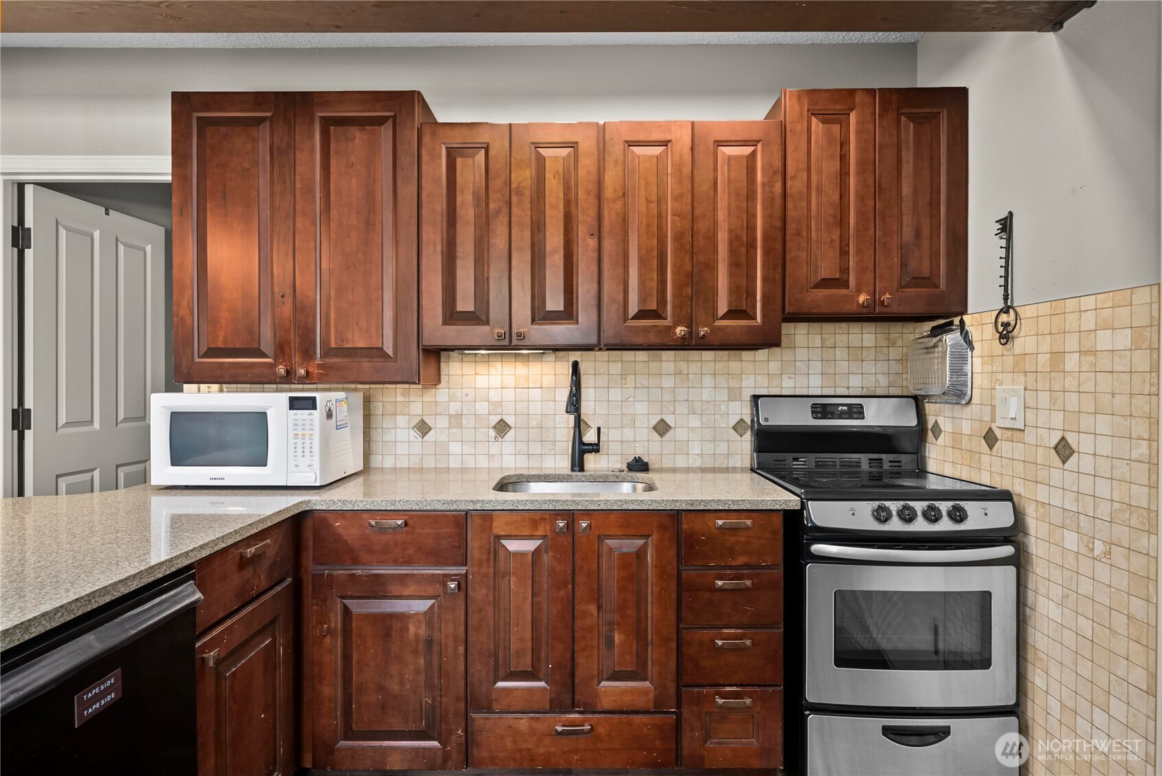 property viewer photo 6