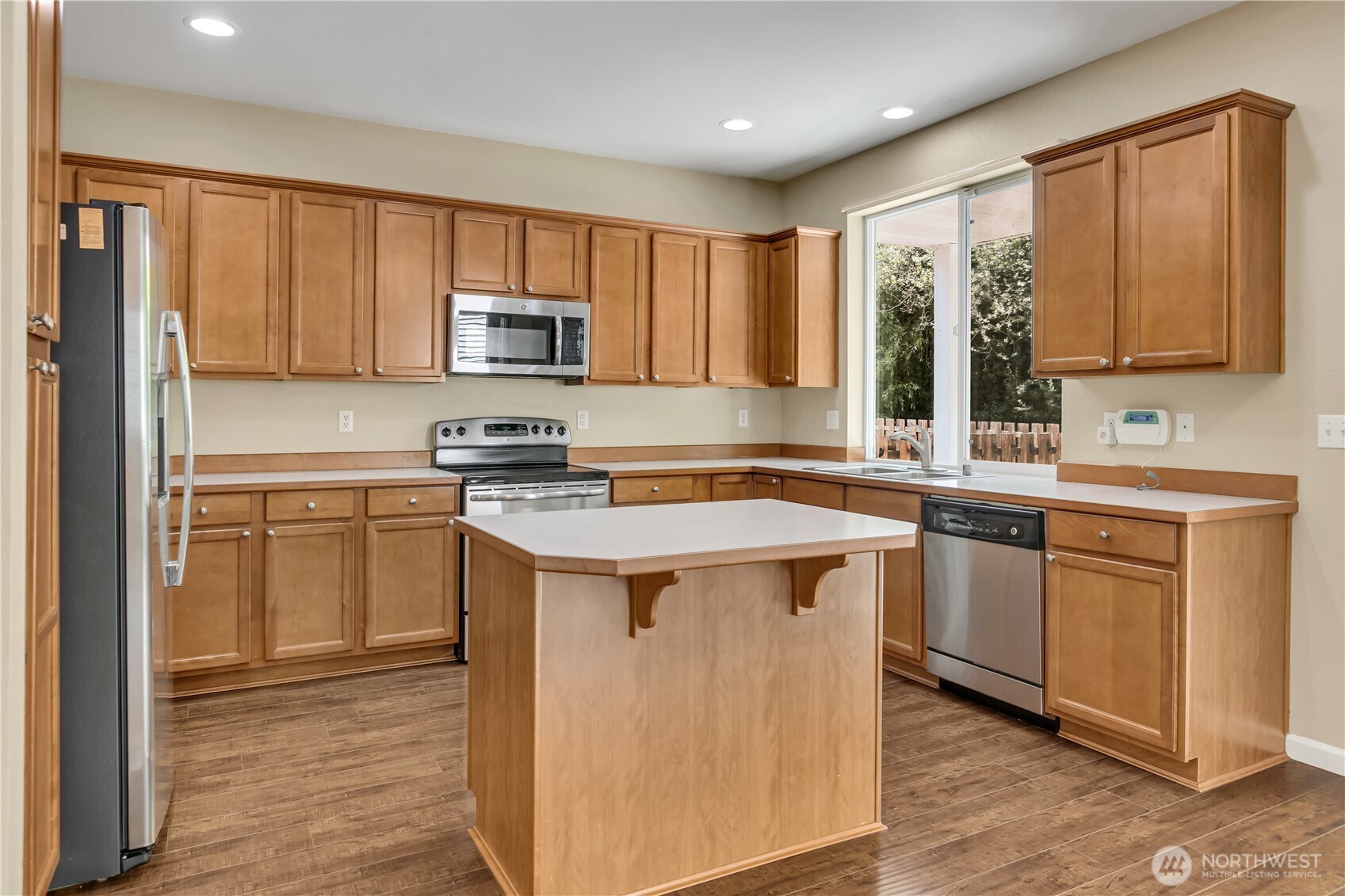 main property photo 7