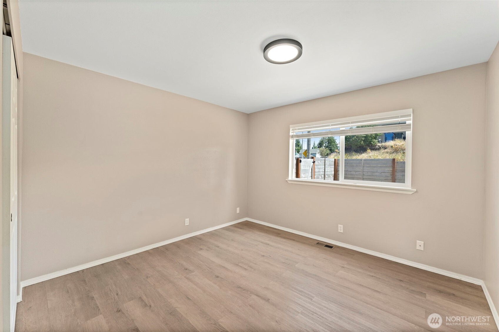 property viewer photo 11