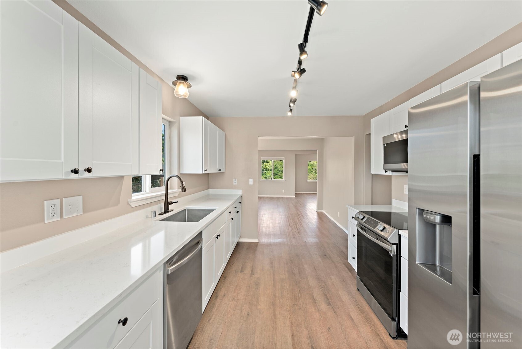 property viewer photo 18