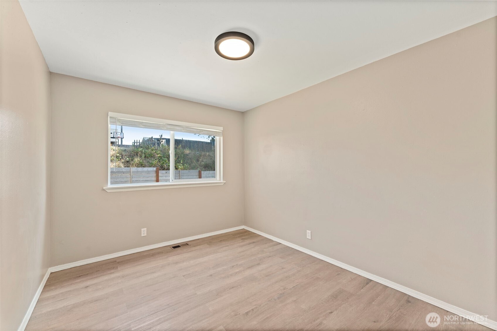 property viewer photo 22