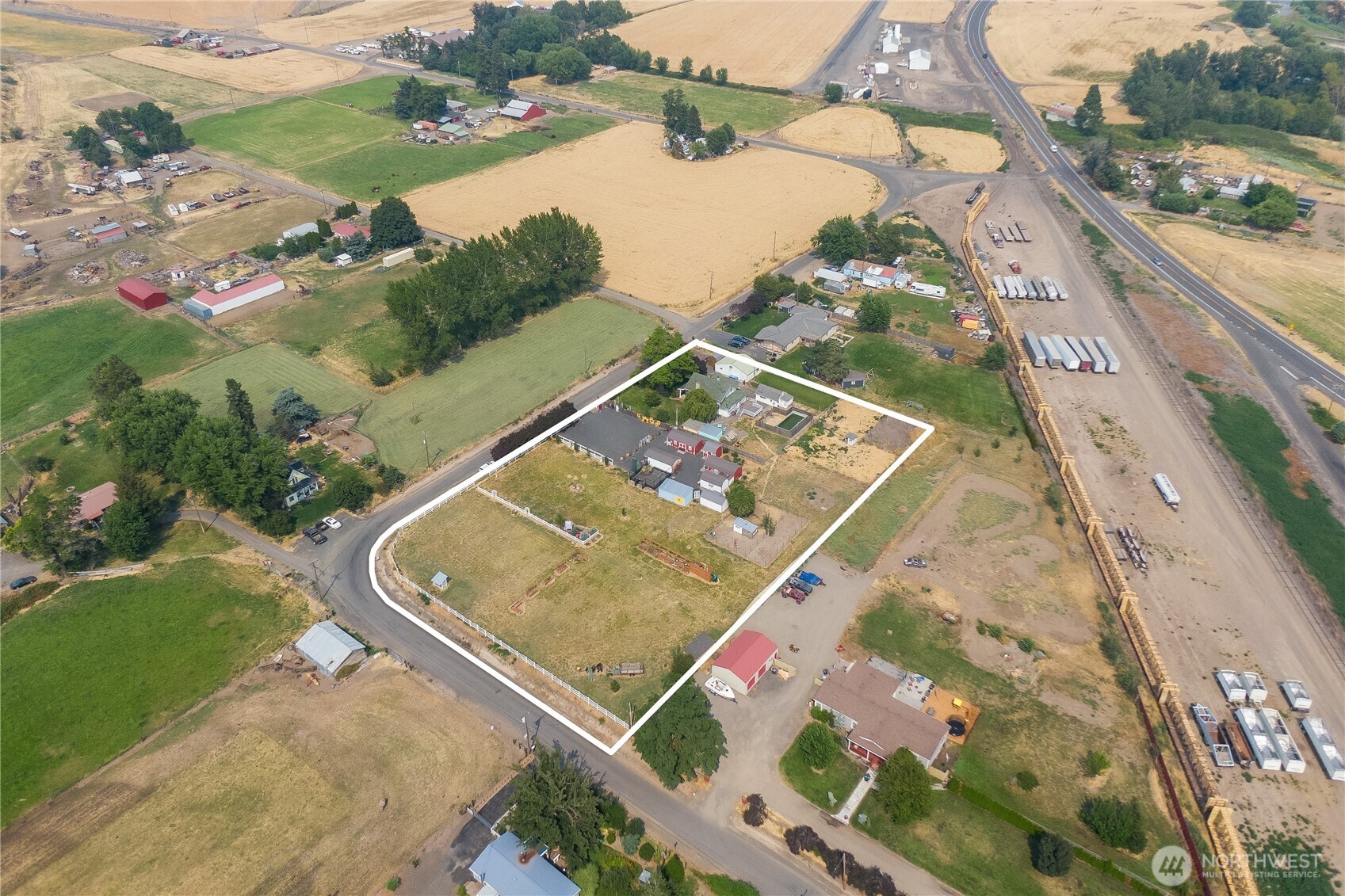 main property photo 20