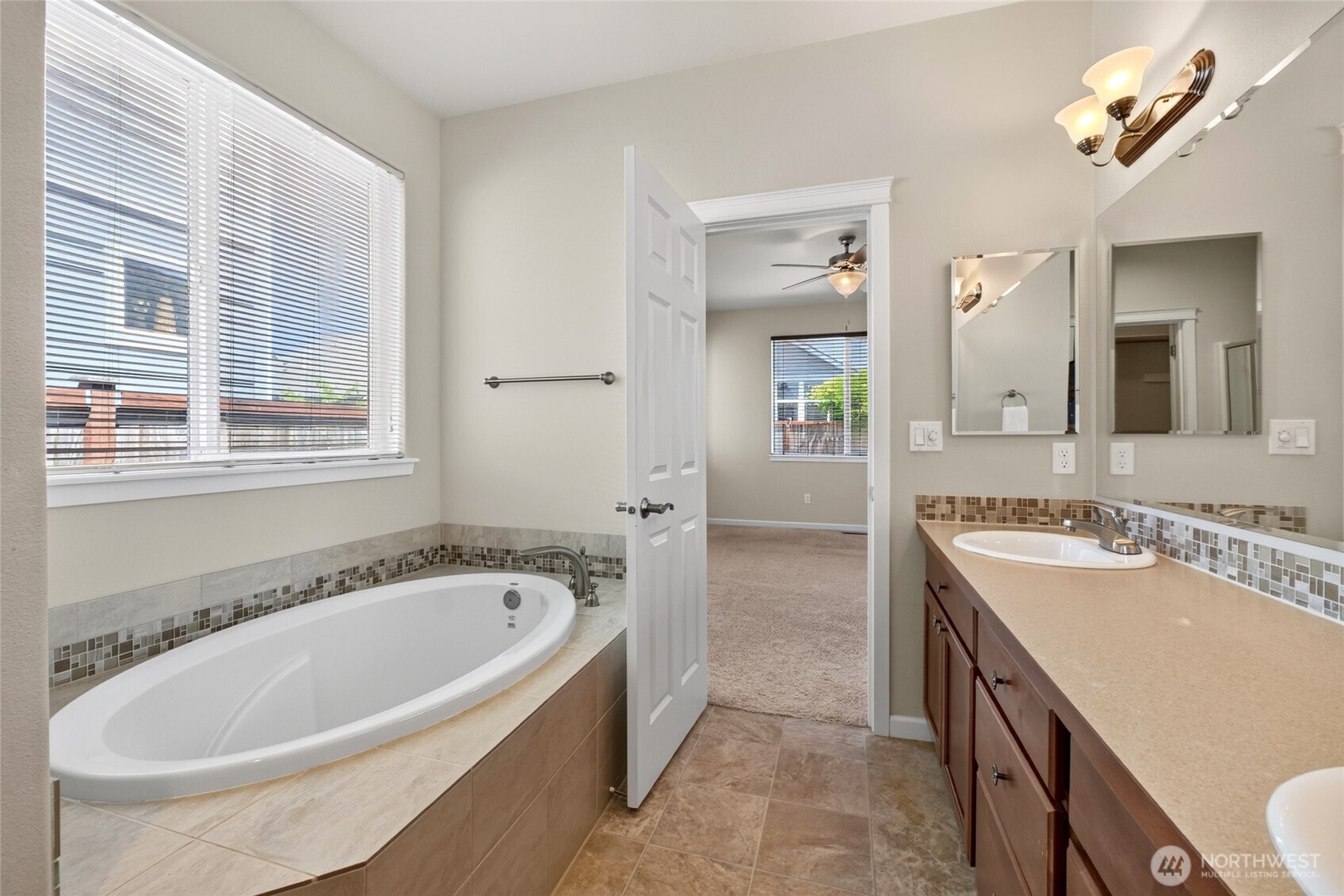 property viewer photo 26