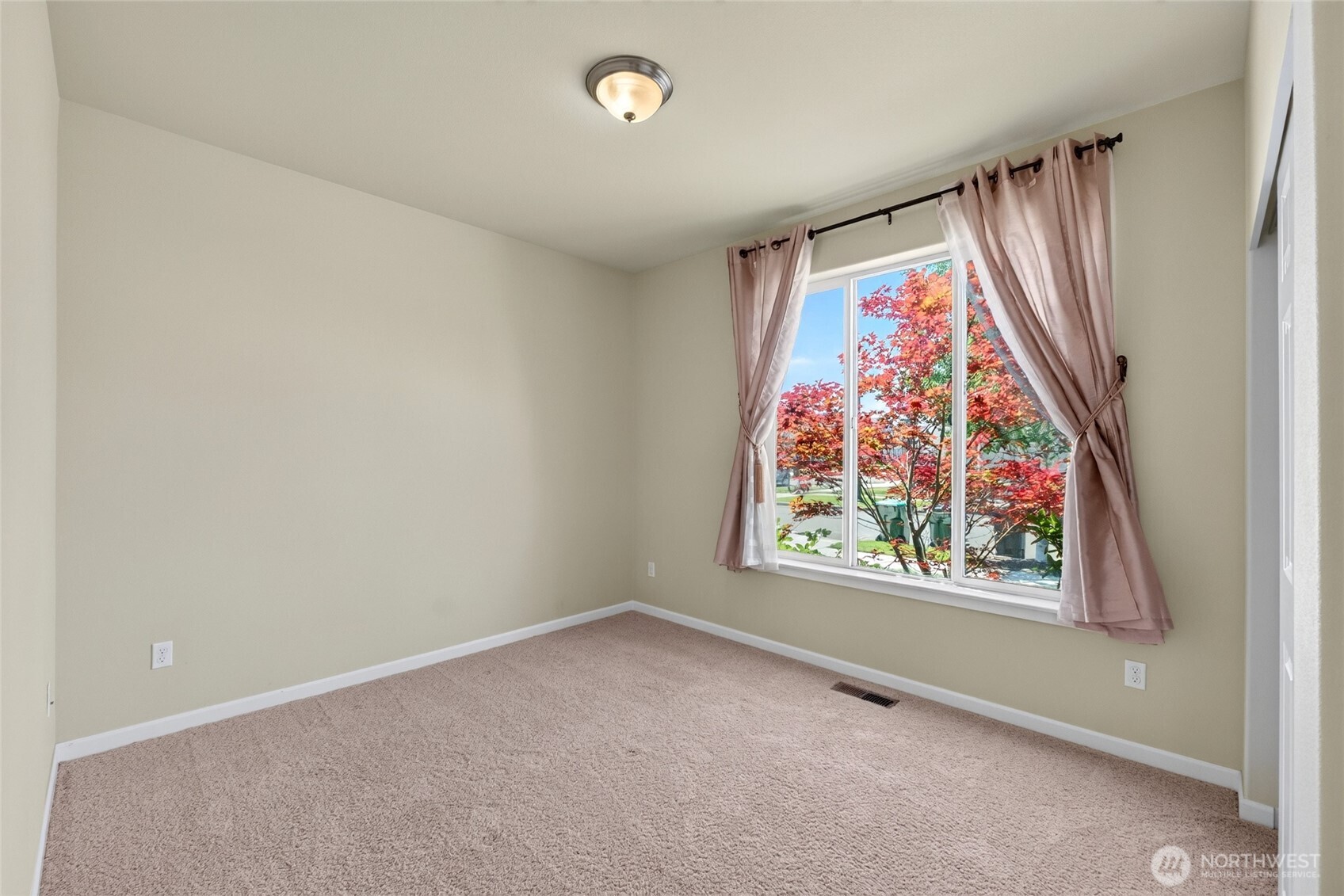 property viewer photo 6