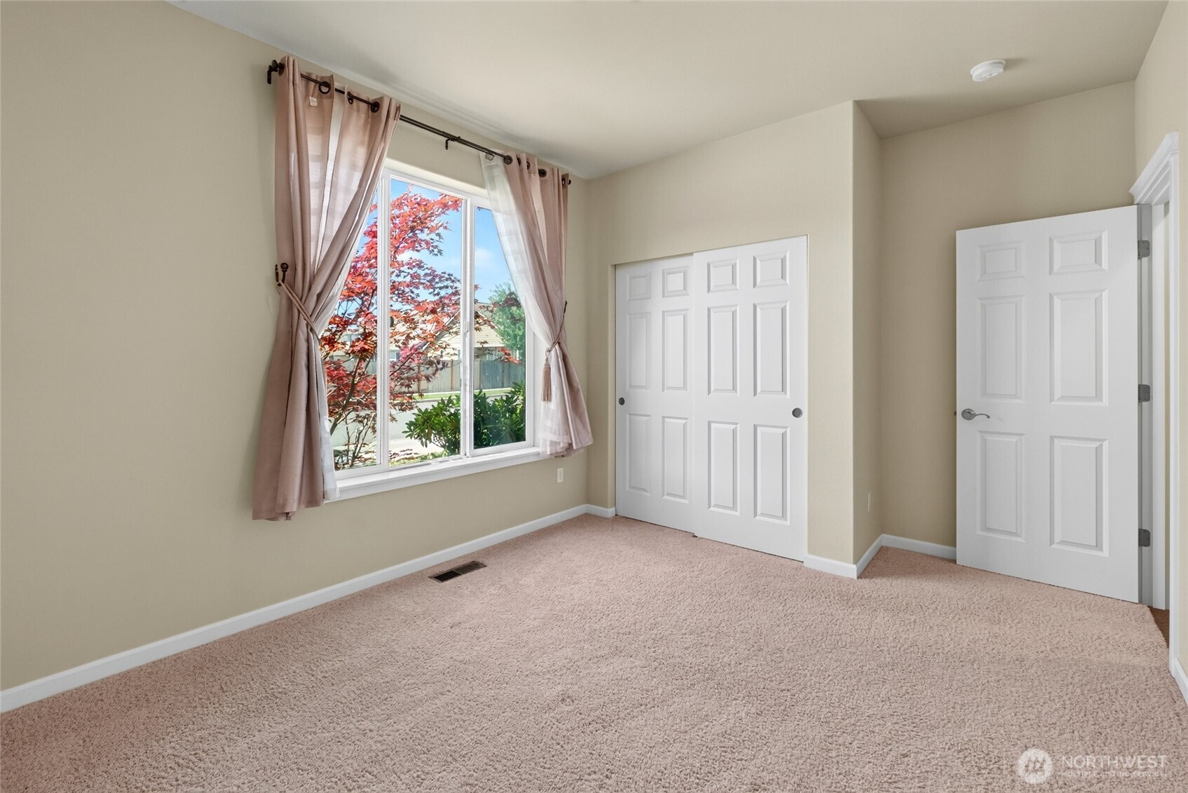 property viewer photo 7