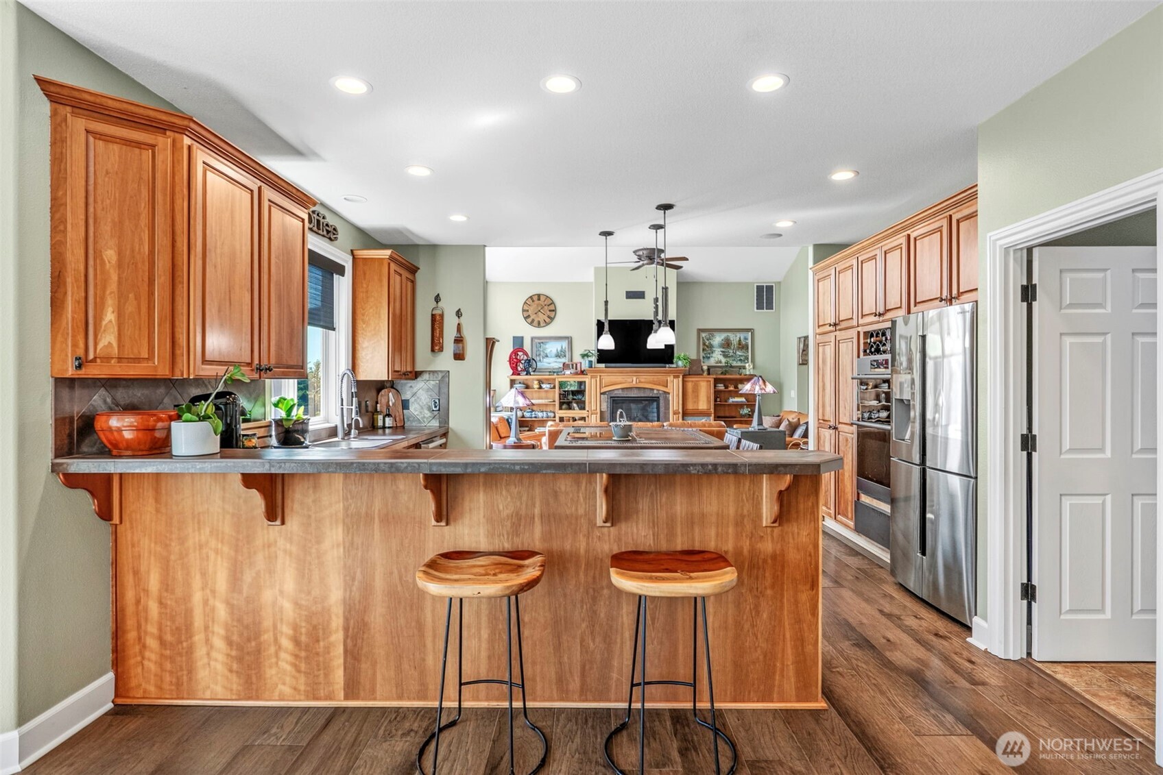 main property photo 12