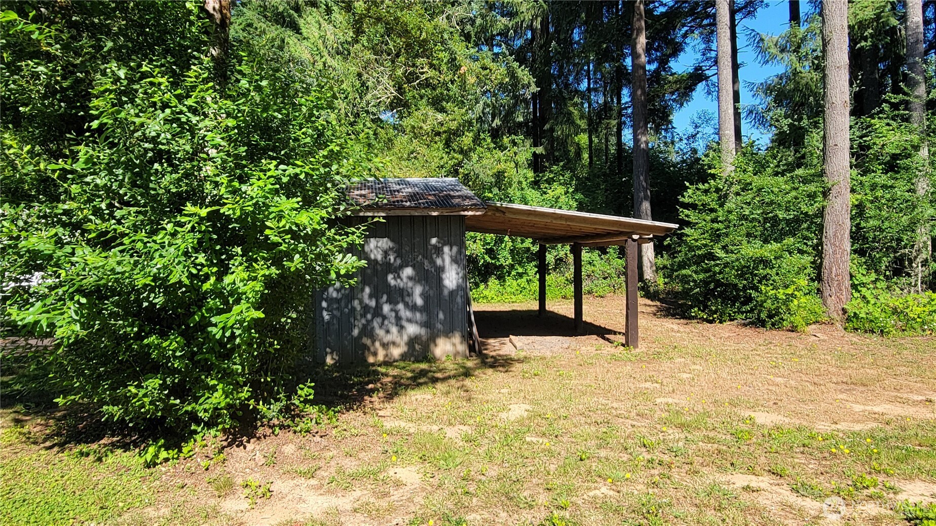 main property photo 28