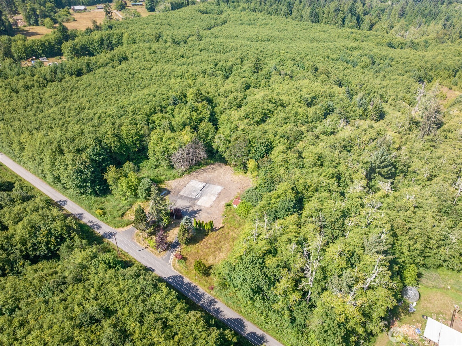main property photo 28