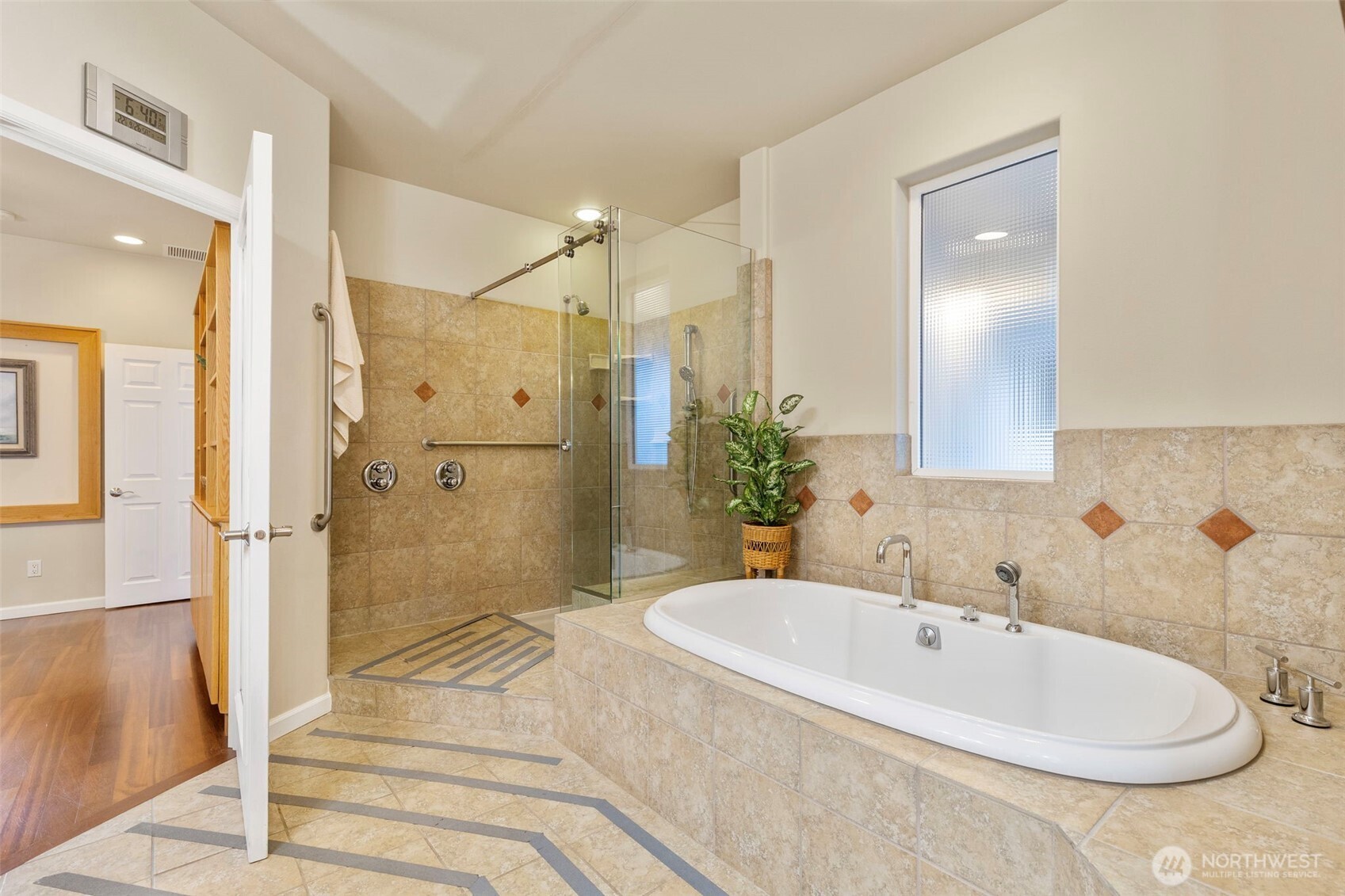 main property photo 19