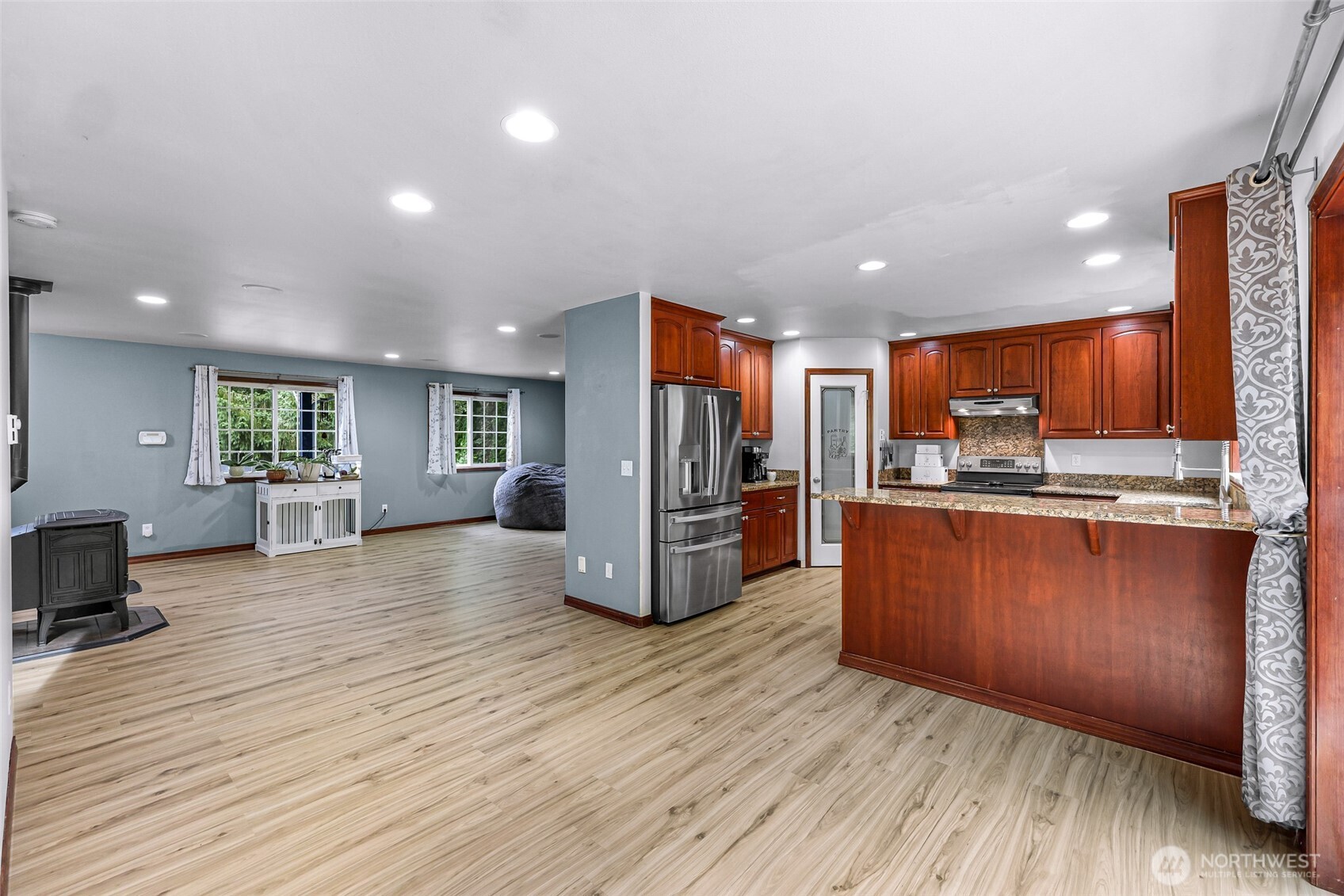property viewer photo 11