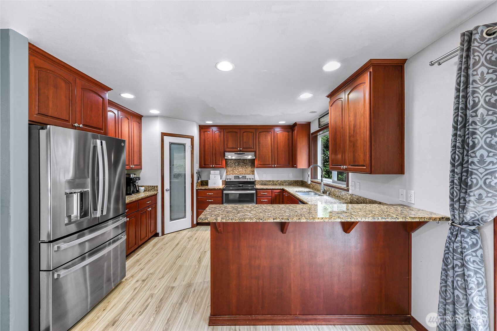 property viewer photo 12