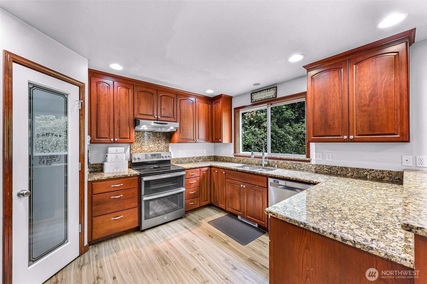 property viewer photo 13
