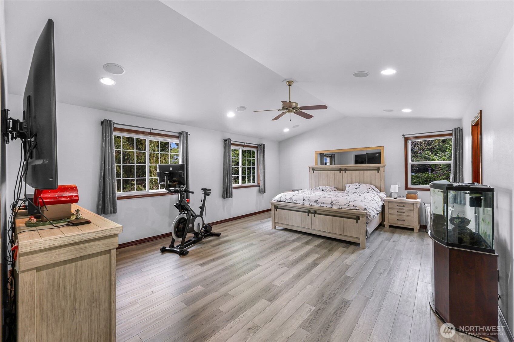 property viewer photo 16