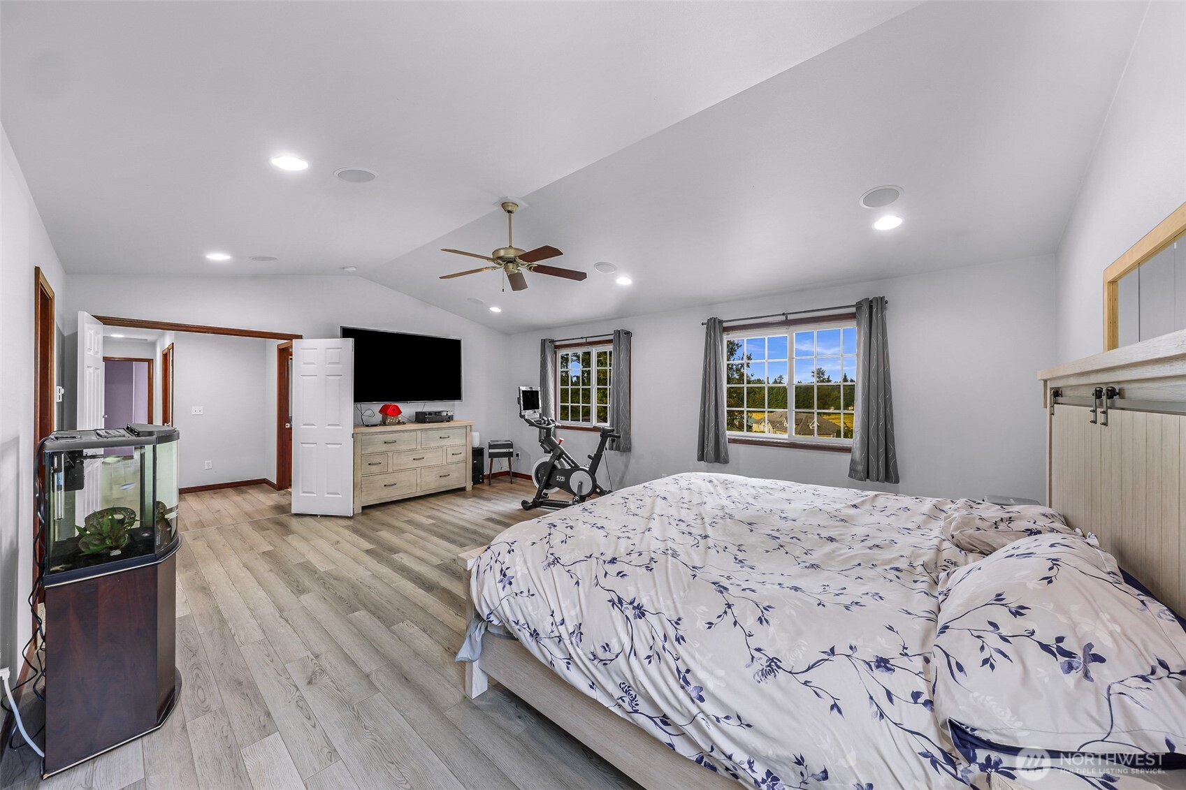 property viewer photo 17