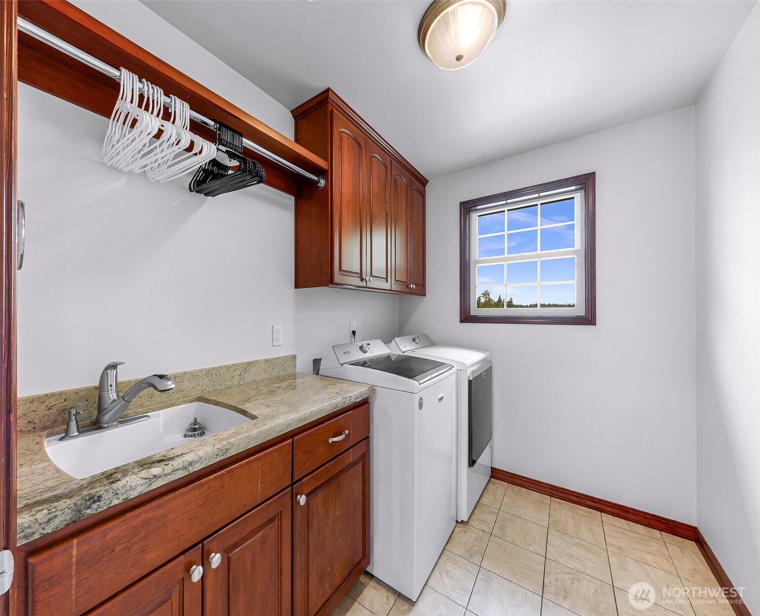 property viewer photo 23