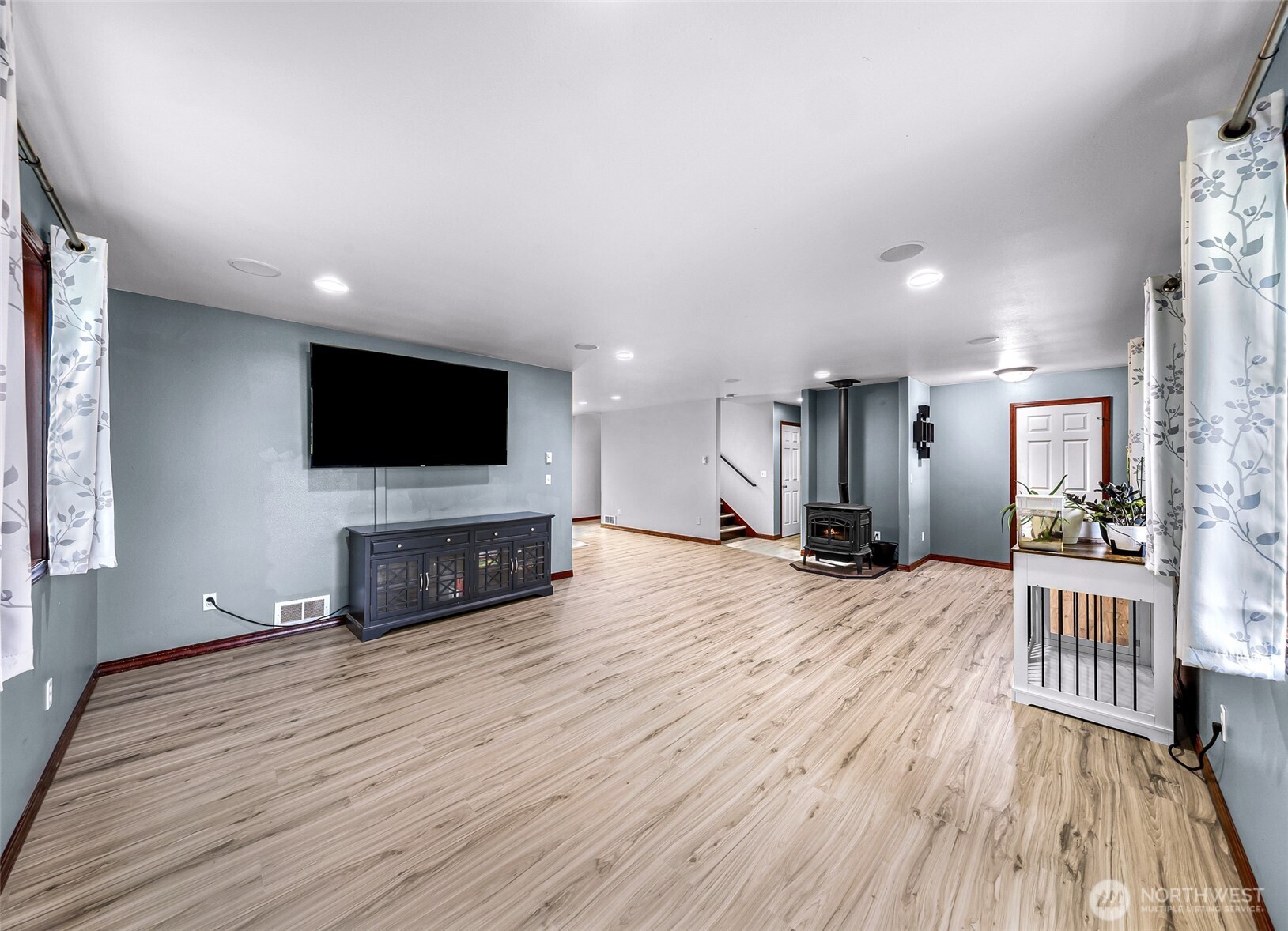 property viewer photo 4