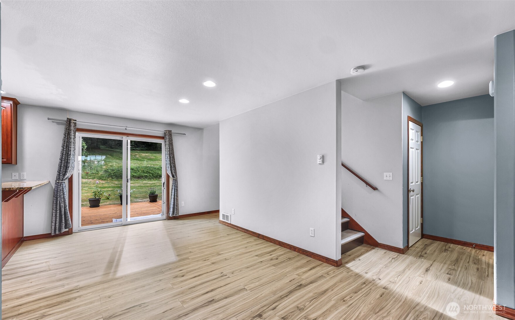 property viewer photo 7
