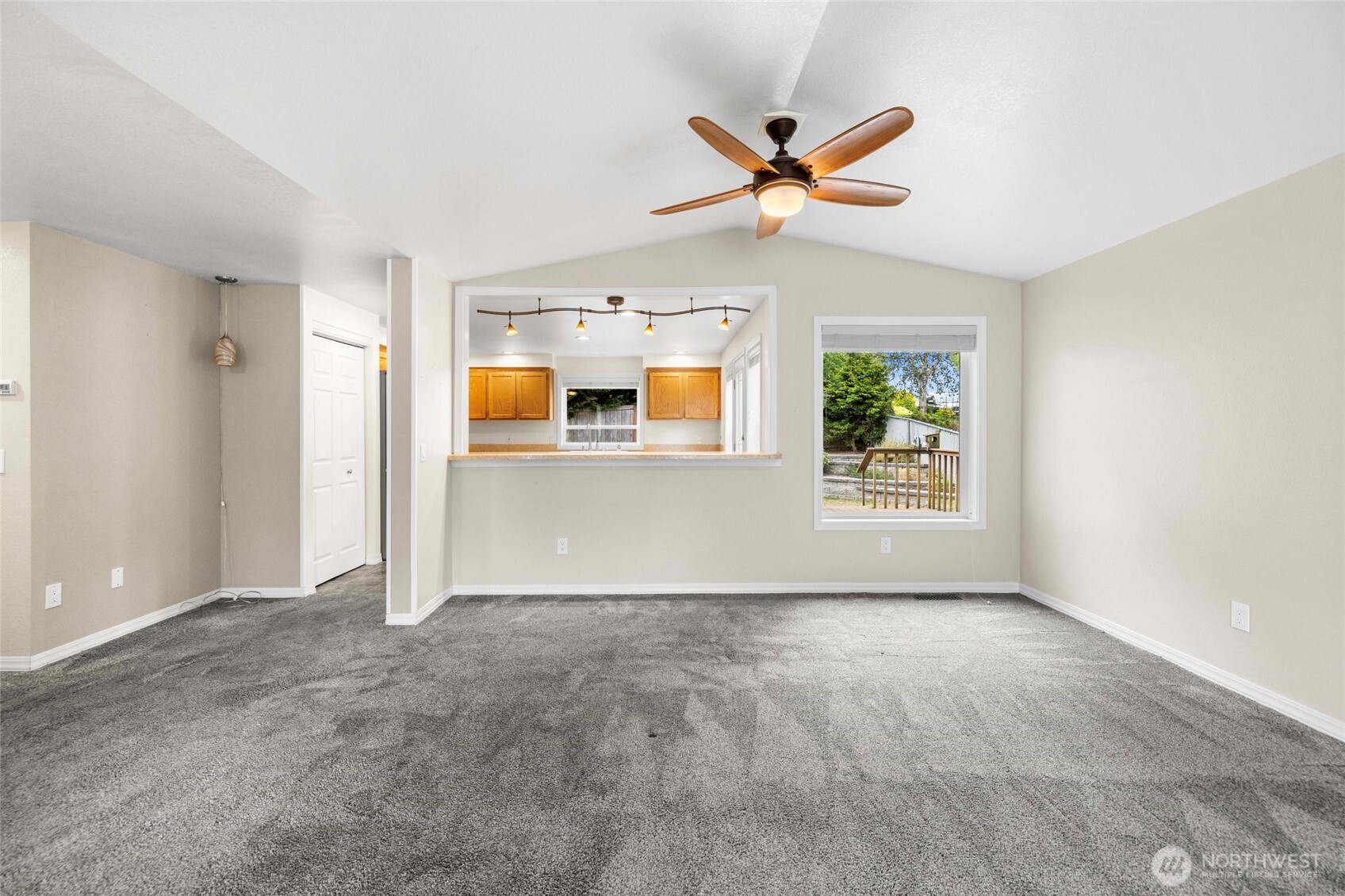 property viewer photo 7