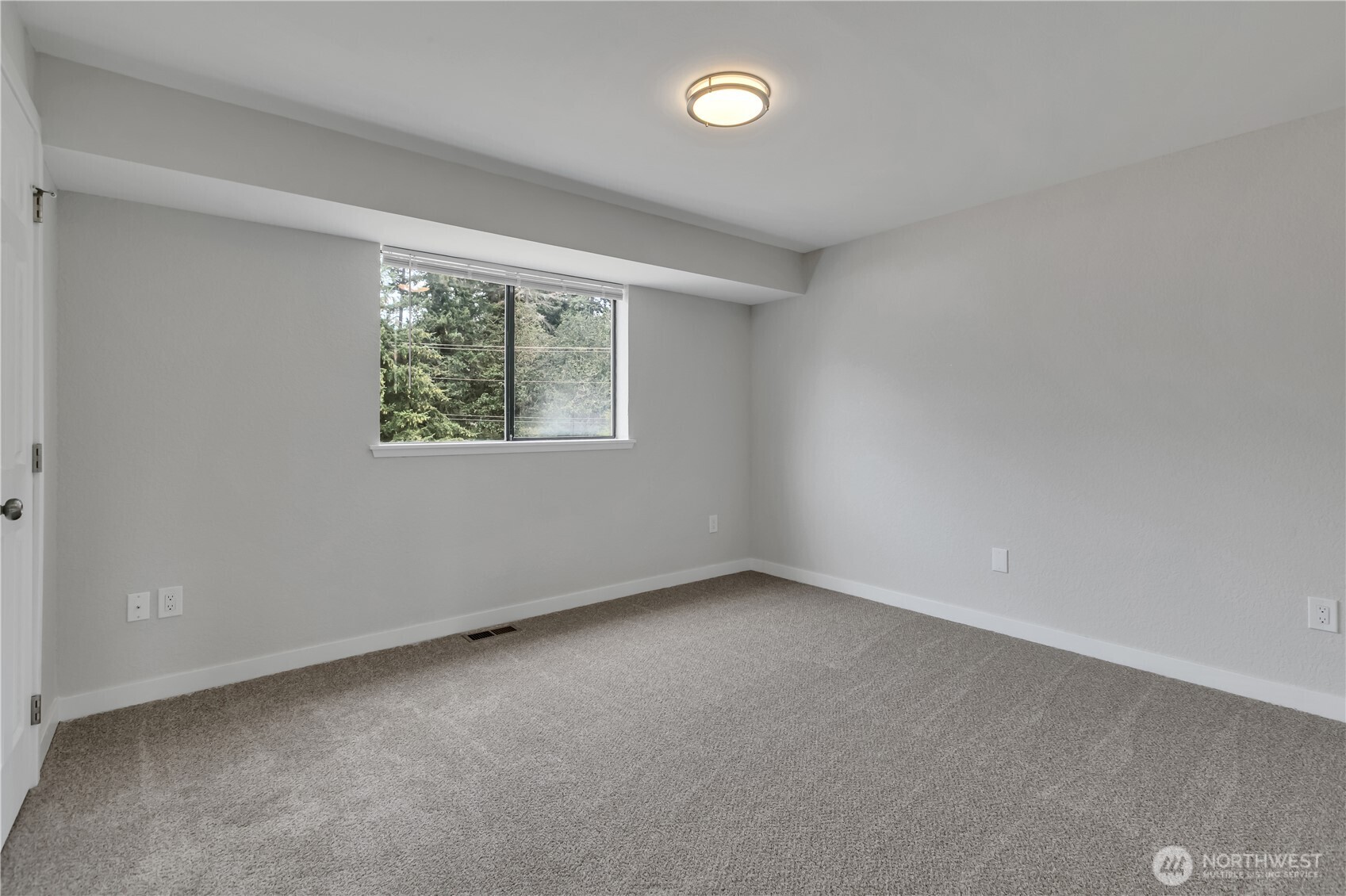 property viewer photo 18