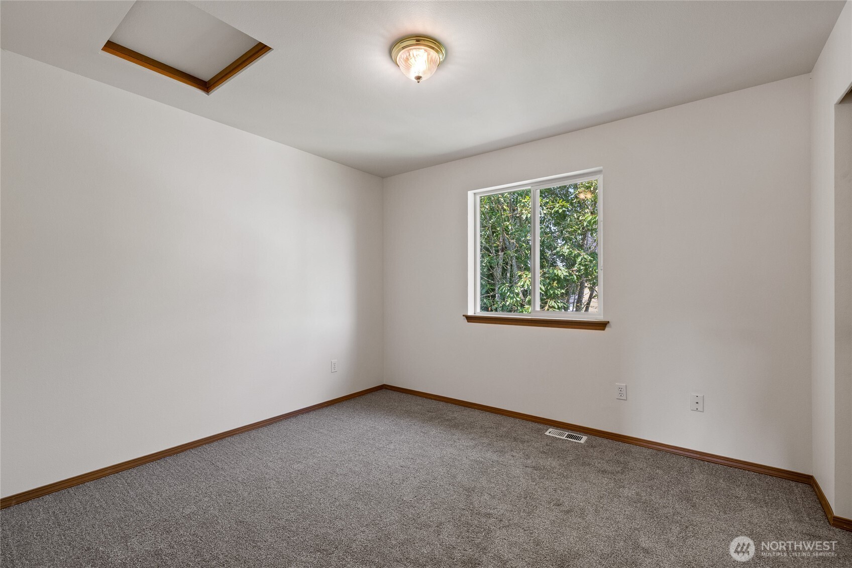 property viewer photo 25