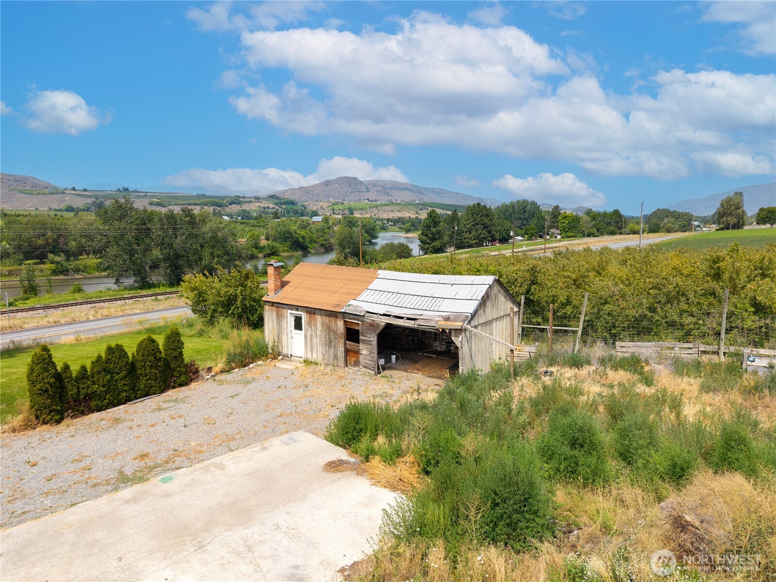 main property photo 23