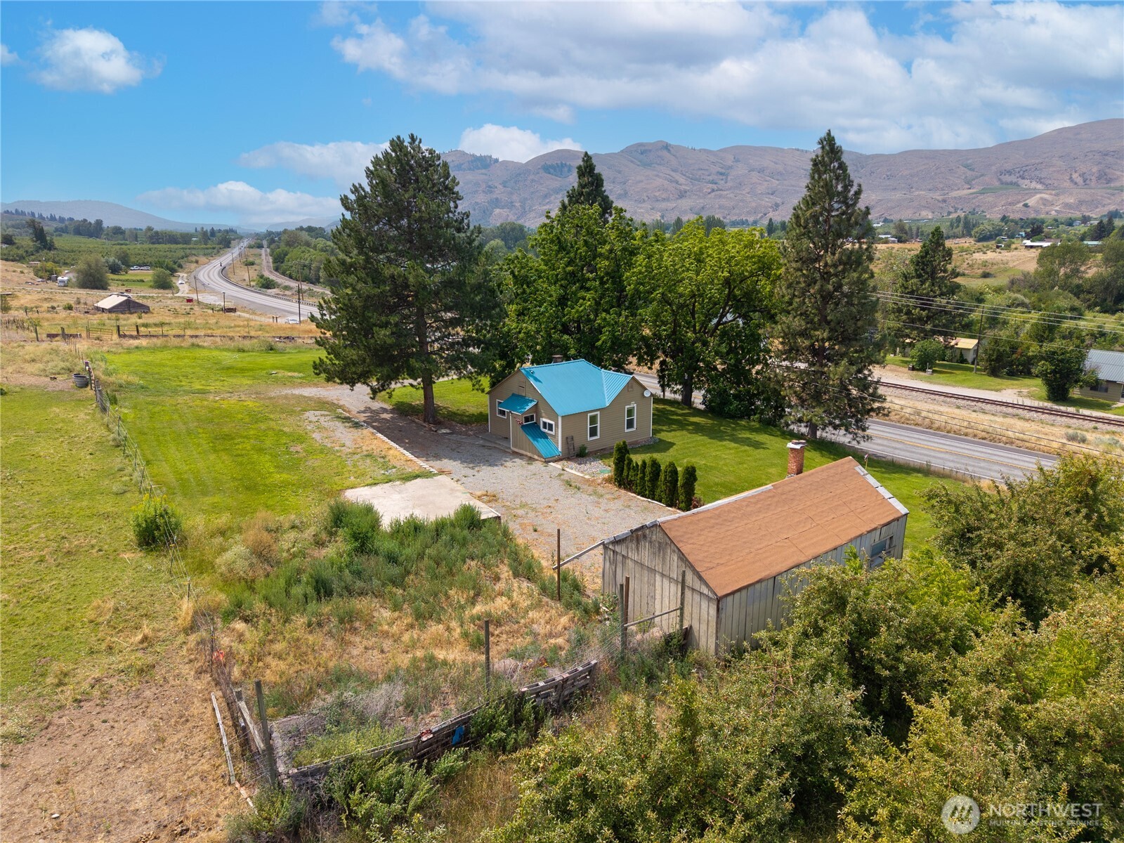 main property photo 32