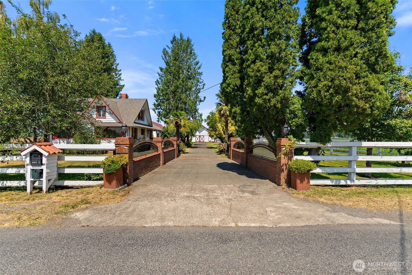 main property photo 7