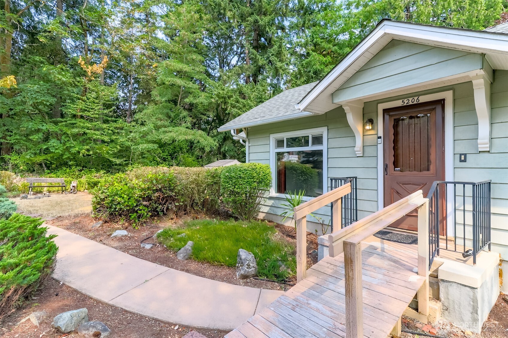 main property photo 28